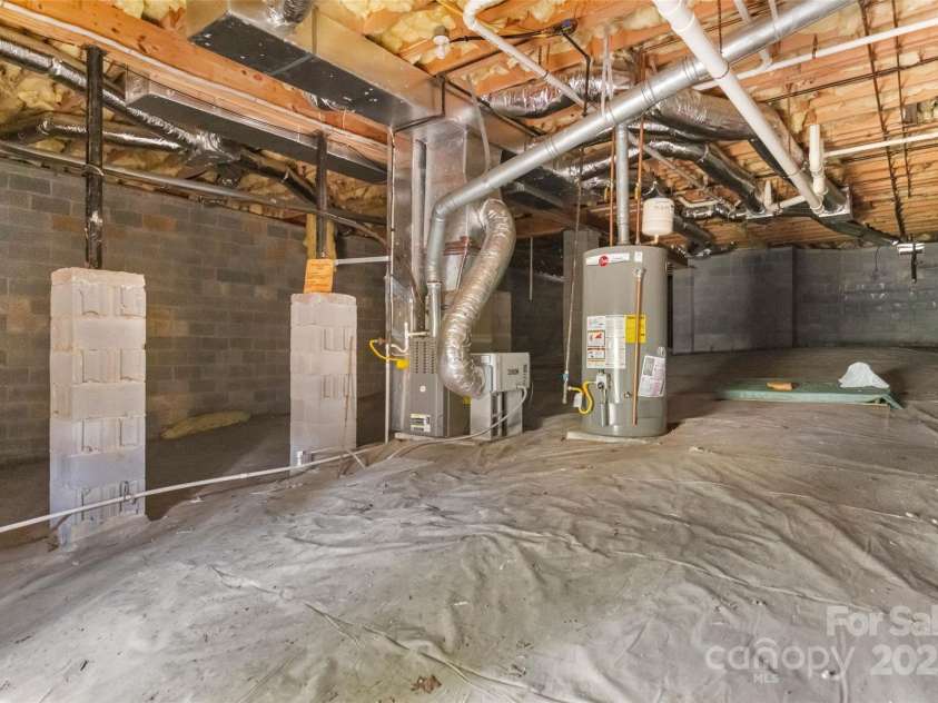 603 Red Oak Drive, Hendersonville, NC 28791.  MLS# CAR4234152, YatesRealty ID 11679. 