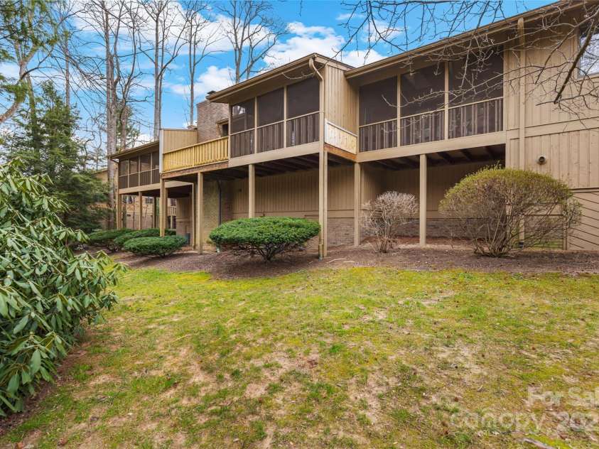 603 Red Oak Drive, Hendersonville, NC 28791.  MLS# CAR4234152, YatesRealty ID 11679. 