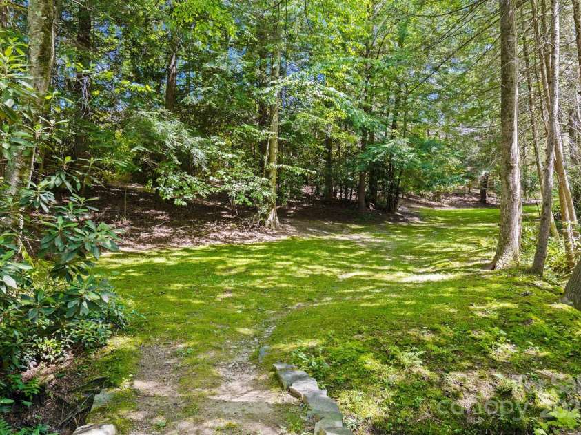 603 Red Oak Drive, Hendersonville, NC 28791.  MLS# CAR4234152, YatesRealty ID 11679. 