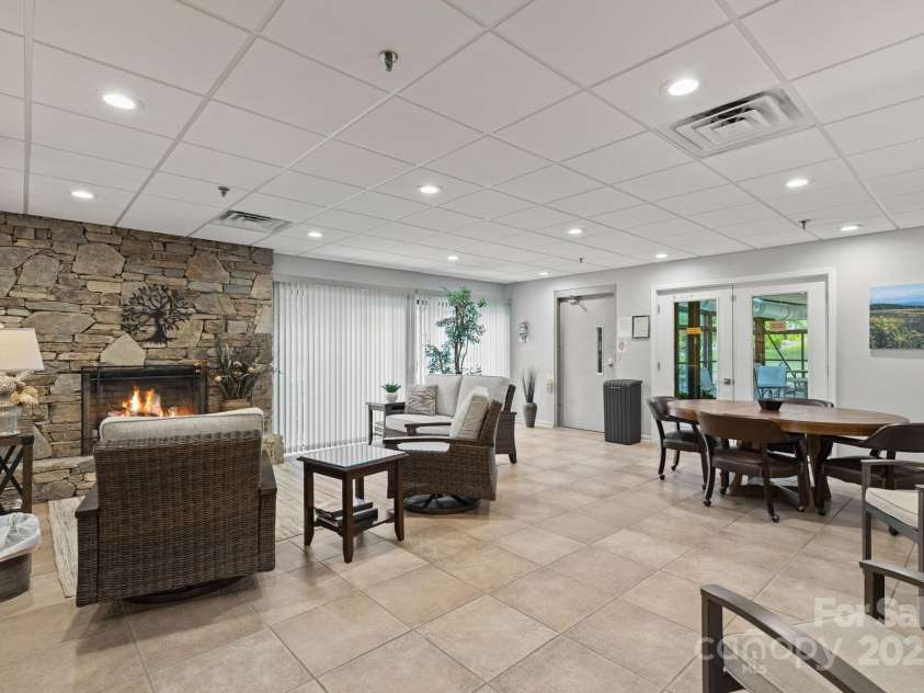 603 Red Oak Drive, Hendersonville, NC 28791.  MLS# CAR4234152, YatesRealty ID 11679. 