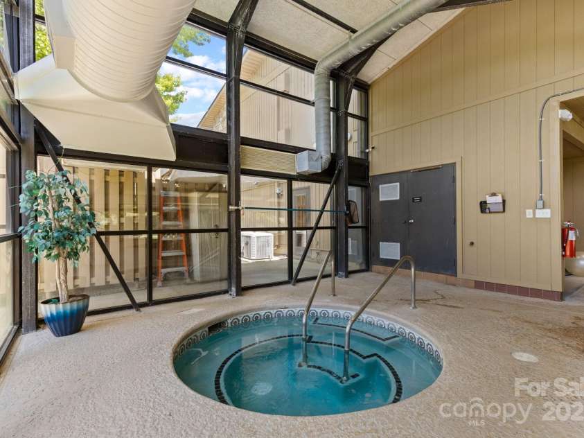 603 Red Oak Drive, Hendersonville, NC 28791.  MLS# CAR4234152, YatesRealty ID 11679. 