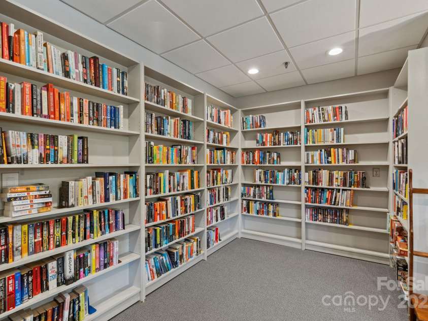 603 Red Oak Drive, Hendersonville, NC 28791.  MLS# CAR4234152, YatesRealty ID 11679. 