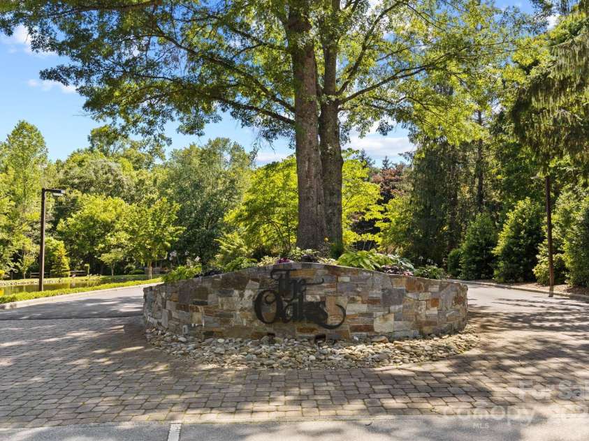 603 Red Oak Drive, Hendersonville, NC 28791.  MLS# CAR4234152, YatesRealty ID 11679. 