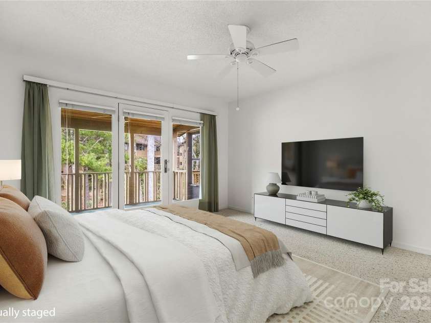 603 Red Oak Drive, Hendersonville, NC 28791.  MLS# CAR4234152, YatesRealty ID 11679. 