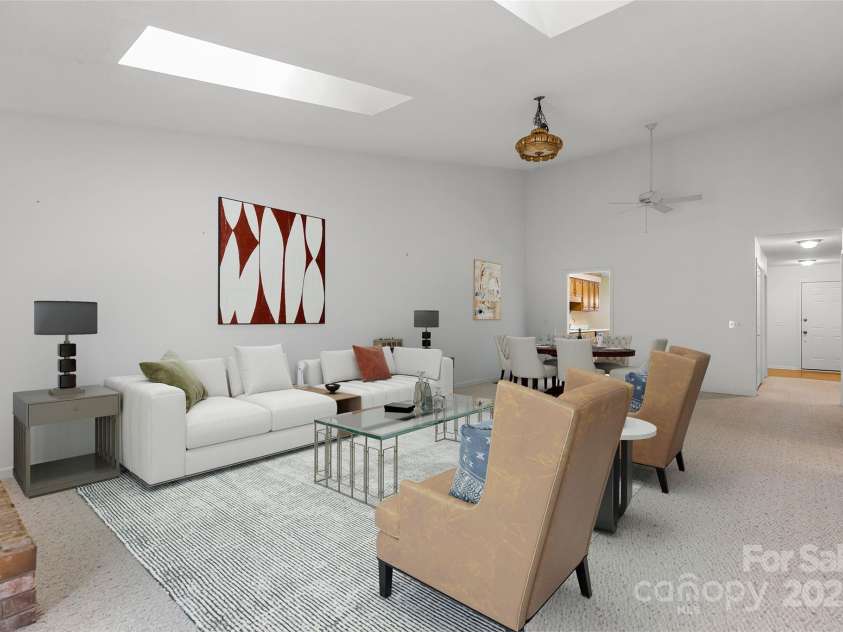 603 Red Oak Drive, Hendersonville, NC 28791.  MLS# CAR4234152, YatesRealty ID 11679. 