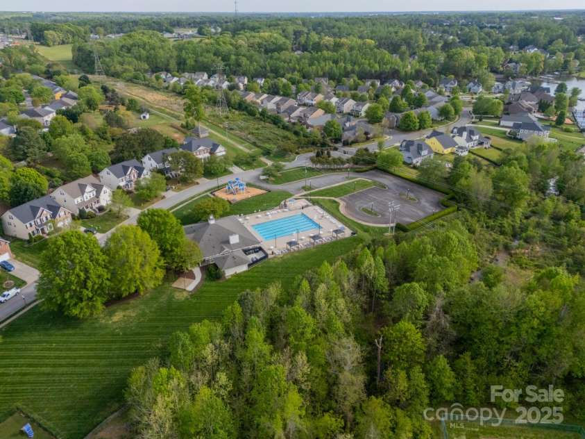 117 Middleton Place, Mooresville, NC 28117.  MLS# CAR4243590, YatesRealty ID 11681. Community Pool, Clubhouse & Playground