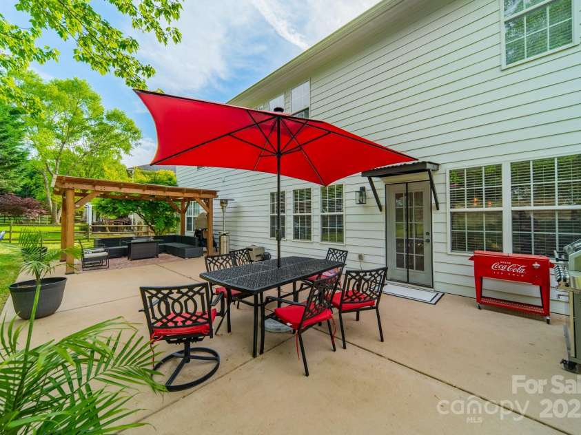 117 Middleton Place, Mooresville, NC 28117.  MLS# CAR4243590, YatesRealty ID 11681. Fantastic Outdoor Living Space
