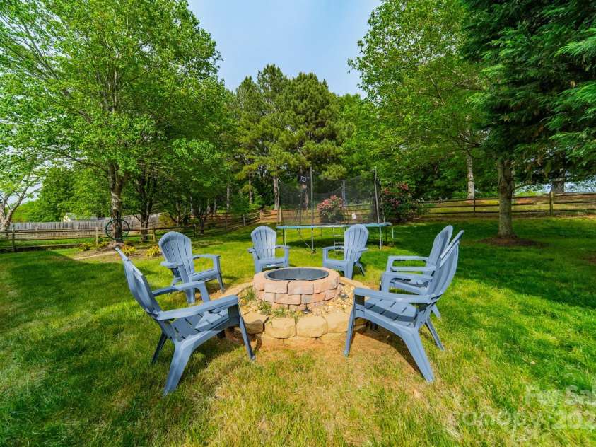 117 Middleton Place, Mooresville, NC 28117.  MLS# CAR4243590, YatesRealty ID 11681. Fire Pit