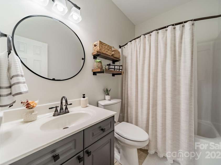 117 Middleton Place, Mooresville, NC 28117.  MLS# CAR4243590, YatesRealty ID 11681. Guest Full Bath on Main Level next to Guest Bedroom