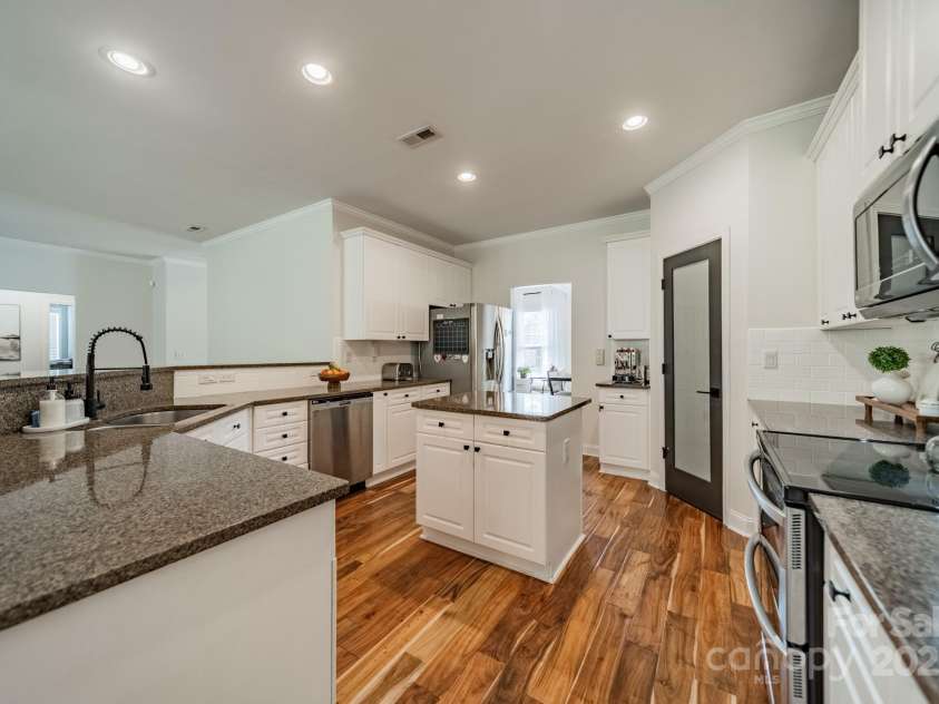 117 Middleton Place, Mooresville, NC 28117.  MLS# CAR4243590, YatesRealty ID 11681. Kitchen with Pantry