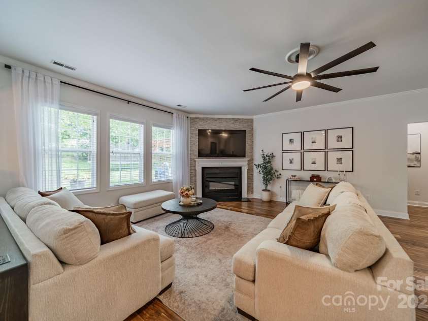 117 Middleton Place, Mooresville, NC 28117.  MLS# CAR4243590, YatesRealty ID 11681. Living Room