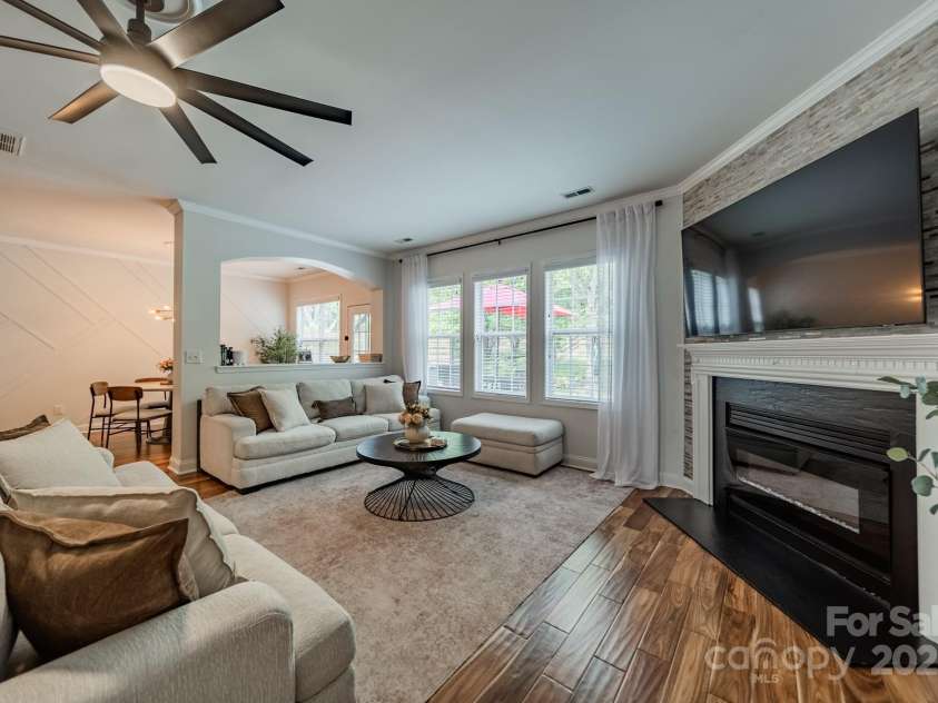 117 Middleton Place, Mooresville, NC 28117.  MLS# CAR4243590, YatesRealty ID 11681. Living Room with Electric Fireplace & Tiled Accent Wall