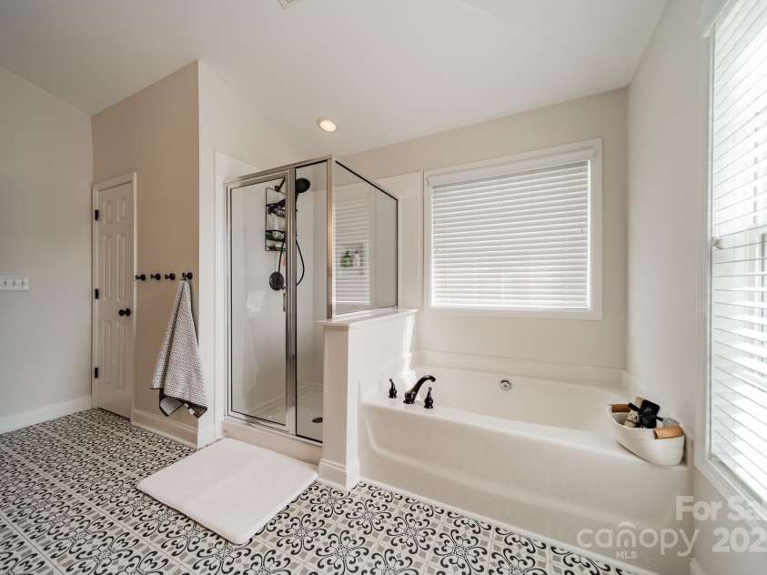 117 Middleton Place, Mooresville, NC 28117.  MLS# CAR4243590, YatesRealty ID 11681. Primary Bath