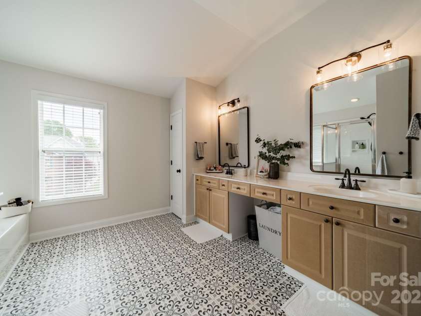 117 Middleton Place, Mooresville, NC 28117.  MLS# CAR4243590, YatesRealty ID 11681. Primary Bath