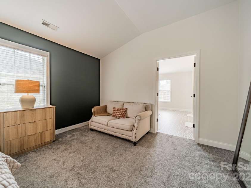 117 Middleton Place, Mooresville, NC 28117.  MLS# CAR4243590, YatesRealty ID 11681. Sitting Area in Primary Bedroom