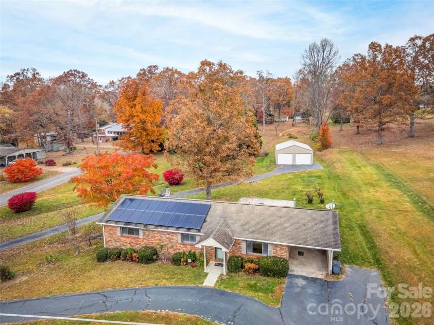 605 Dana Road, Hendersonville, NC 28792.  MLS# CAR4303127, YatesRealty ID 11681. 