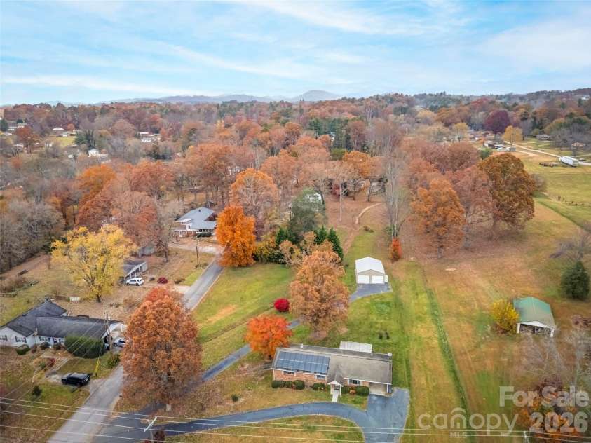 605 Dana Road, Hendersonville, NC 28792.  MLS# CAR4303127, YatesRealty ID 11681. 