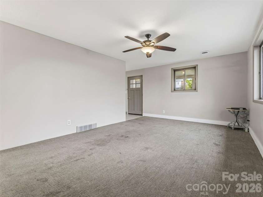 605 Dana Road, Hendersonville, NC 28792.  MLS# CAR4303127, YatesRealty ID 11681. 