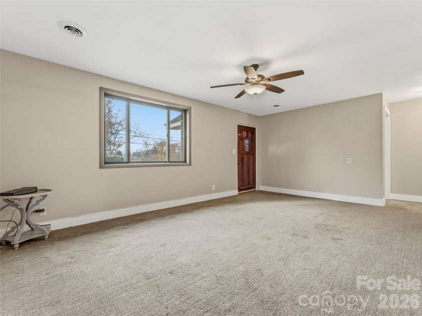 605 Dana Road, Hendersonville, NC 28792.  MLS# CAR4303127, YatesRealty ID 11681. 