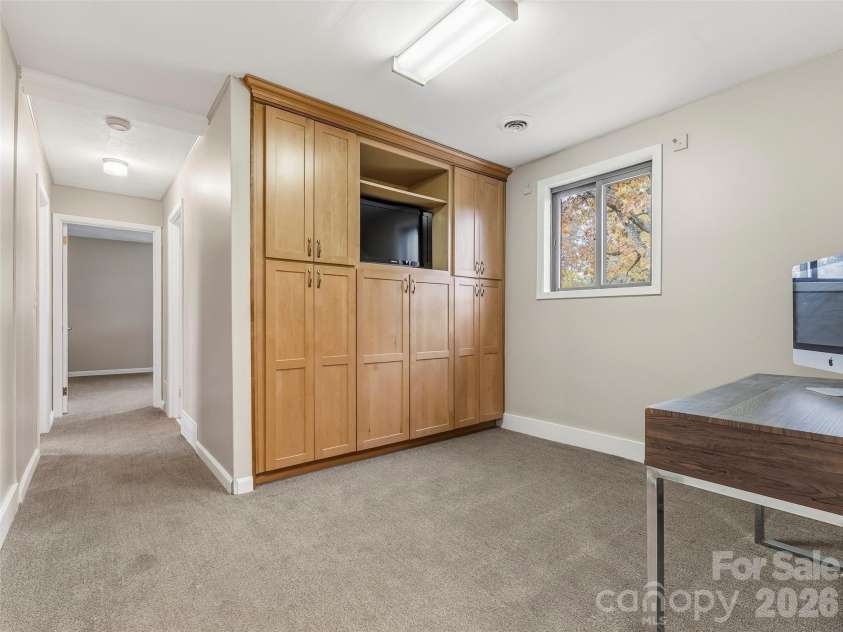 605 Dana Road, Hendersonville, NC 28792.  MLS# CAR4303127, YatesRealty ID 11681. 