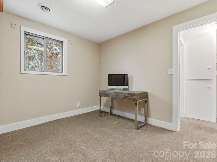 605 Dana Road, Hendersonville, NC 28792.  MLS# CAR4303127, YatesRealty ID 11681. 