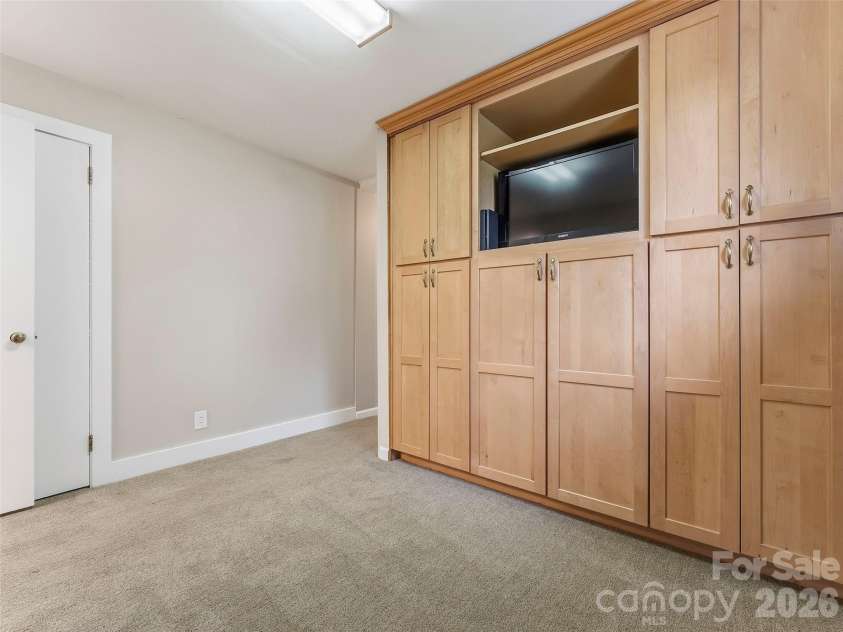 605 Dana Road, Hendersonville, NC 28792.  MLS# CAR4303127, YatesRealty ID 11681. 