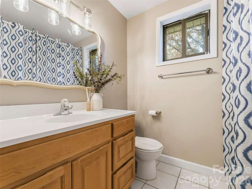 605 Dana Road, Hendersonville, NC 28792.  MLS# CAR4303127, YatesRealty ID 11681. 