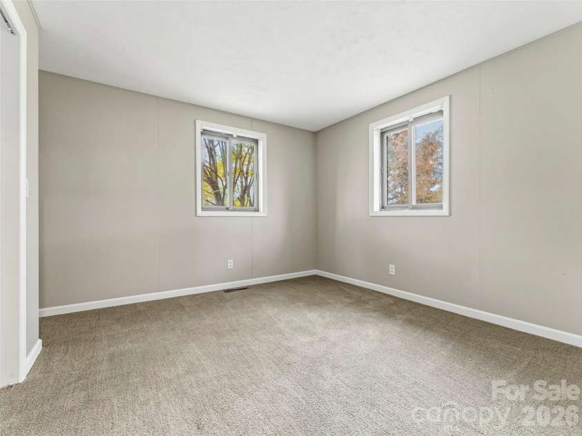 605 Dana Road, Hendersonville, NC 28792.  MLS# CAR4303127, YatesRealty ID 11681. 