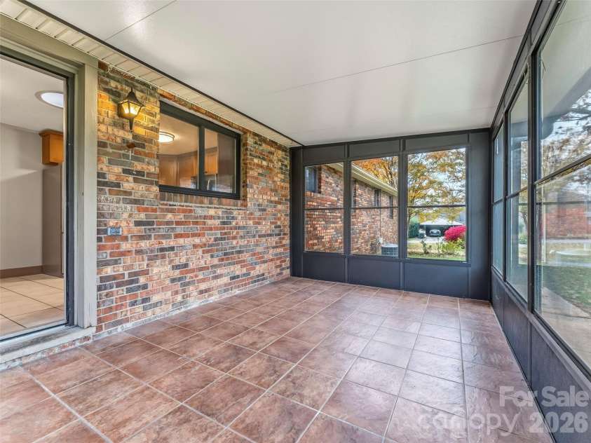 605 Dana Road, Hendersonville, NC 28792.  MLS# CAR4303127, YatesRealty ID 11681. 