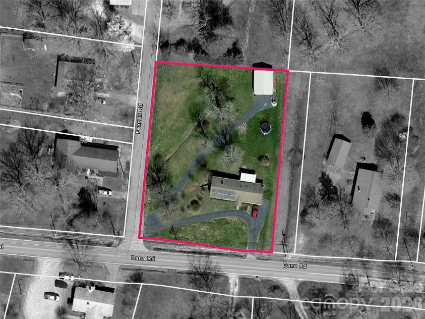 605 Dana Road, Hendersonville, NC 28792.  MLS# CAR4303127, YatesRealty ID 11681. 