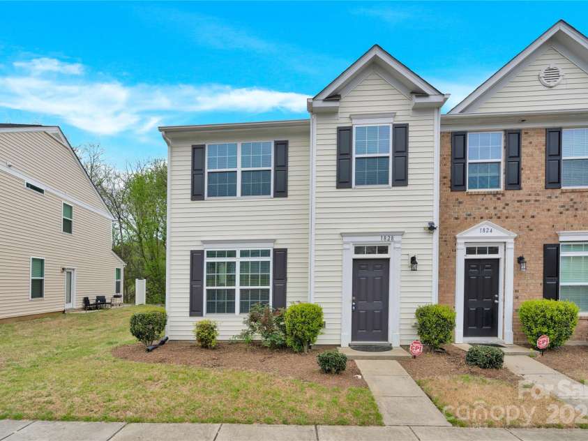 1828 Aston Mill Place, Charlotte, NC 28273.  MLS# CAR4243653, YatesRealty ID 11682. End Unit