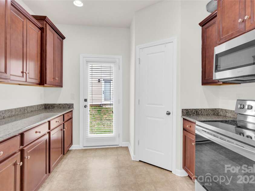 1828 Aston Mill Place, Charlotte, NC 28273.  MLS# CAR4243653, YatesRealty ID 11682. Kitchen