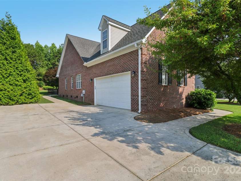 2411 Stoney Run Drive, Oakboro, NC 28129.  MLS# CAR4275000, YatesRealty ID 11682. 