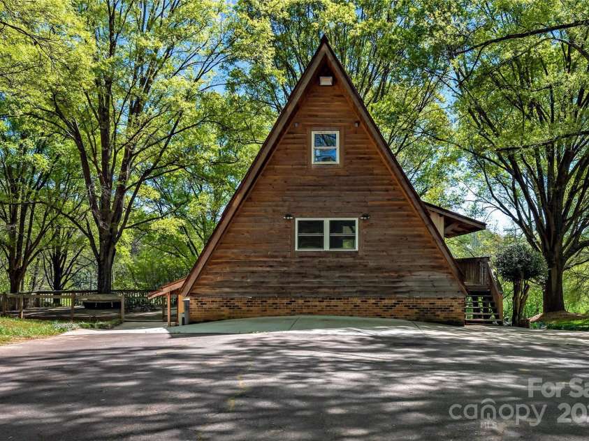 2950 Beroth Road, Pfafftown, NC 27040.  MLS# CAR4250147, YatesRealty ID 11683. 