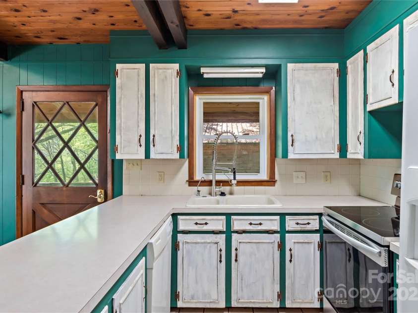 2950 Beroth Road, Pfafftown, NC 27040.  MLS# CAR4250147, YatesRealty ID 11683. 