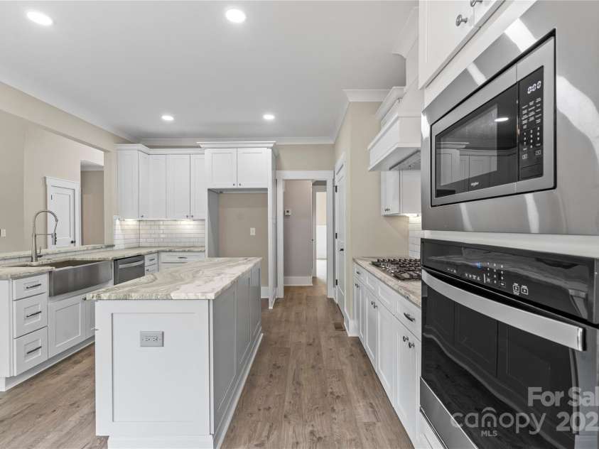 156 Clear Springs Road, Mooresville, NC 28115.  MLS# CAR4251662, YatesRealty ID 11684. Stainless steel appliances