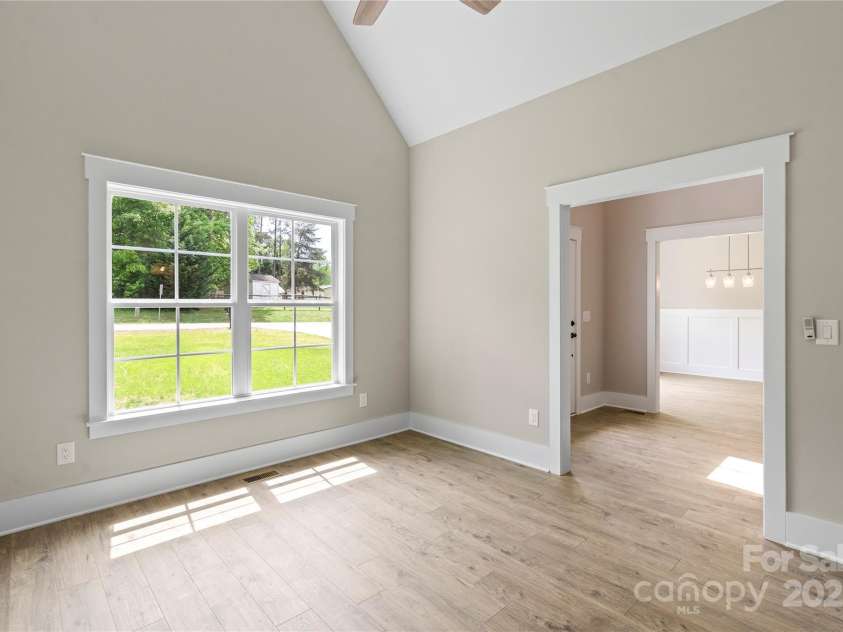 156 Clear Springs Road, Mooresville, NC 28115.  MLS# CAR4251662, YatesRealty ID 11684. Vaulted ceiling feature