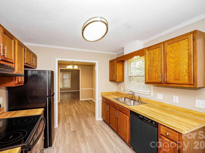 2419 Westminster Drive, Concord, NC 28027.  MLS# CAR4367025, YatesRealty ID 11685. 