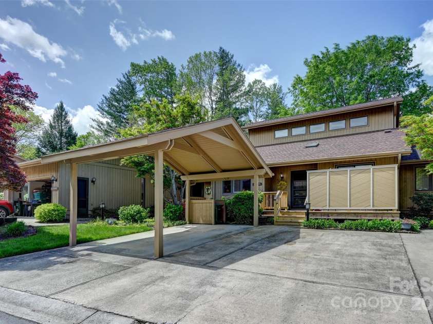 103 Red Oak Drive, Hendersonville, NC 28791.  MLS# CAR4250890, YatesRealty ID 11686. 