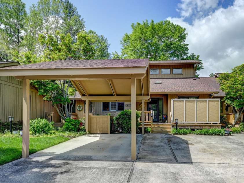 103 Red Oak Drive, Hendersonville, NC 28791.  MLS# CAR4250890, YatesRealty ID 11686. 