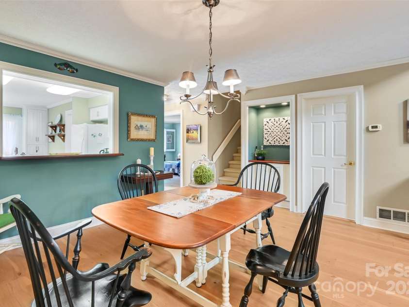 103 Red Oak Drive, Hendersonville, NC 28791.  MLS# CAR4250890, YatesRealty ID 11686. 