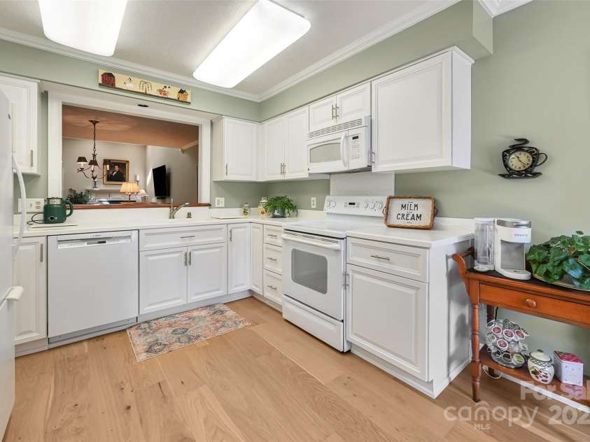 103 Red Oak Drive, Hendersonville, NC 28791.  MLS# CAR4250890, YatesRealty ID 11686. 