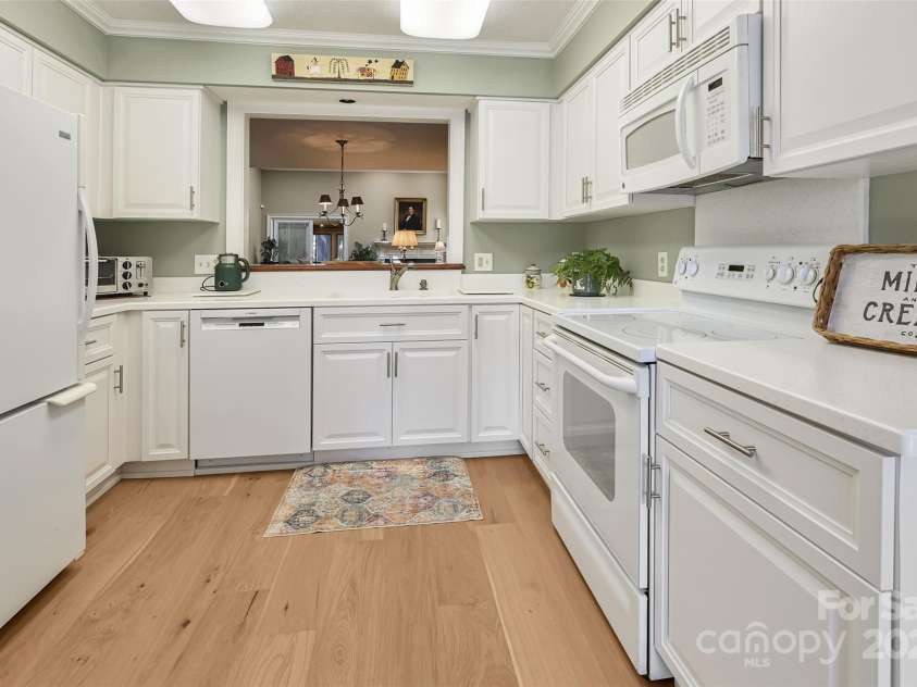 103 Red Oak Drive, Hendersonville, NC 28791.  MLS# CAR4250890, YatesRealty ID 11686. 