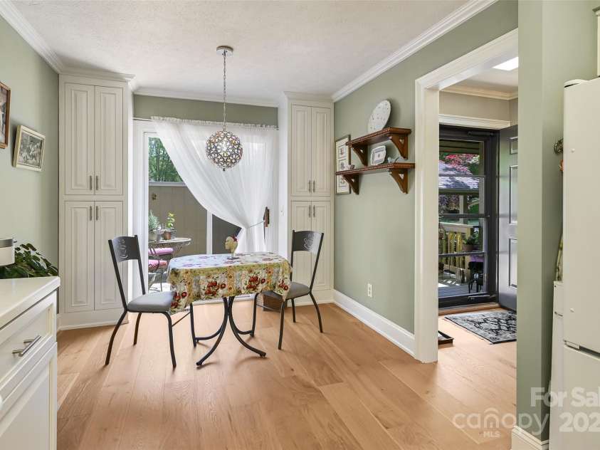 103 Red Oak Drive, Hendersonville, NC 28791.  MLS# CAR4250890, YatesRealty ID 11686. 