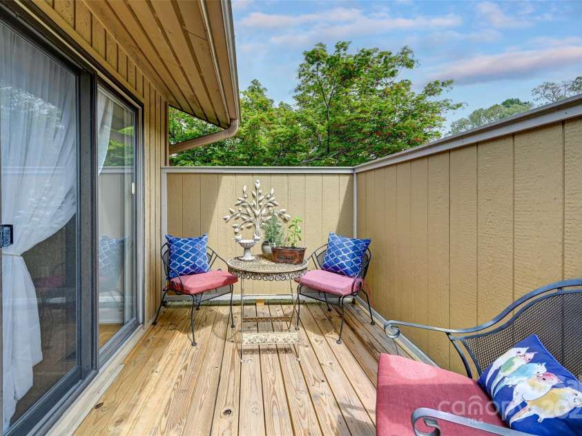 103 Red Oak Drive, Hendersonville, NC 28791.  MLS# CAR4250890, YatesRealty ID 11686. 