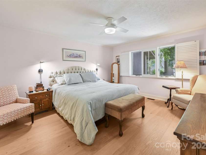 103 Red Oak Drive, Hendersonville, NC 28791.  MLS# CAR4250890, YatesRealty ID 11686. 