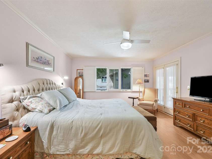 103 Red Oak Drive, Hendersonville, NC 28791.  MLS# CAR4250890, YatesRealty ID 11686. 