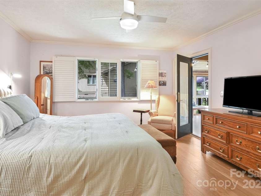 103 Red Oak Drive, Hendersonville, NC 28791.  MLS# CAR4250890, YatesRealty ID 11686. 