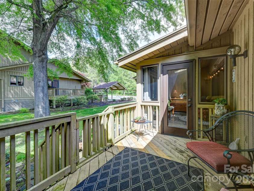 103 Red Oak Drive, Hendersonville, NC 28791.  MLS# CAR4250890, YatesRealty ID 11686. 