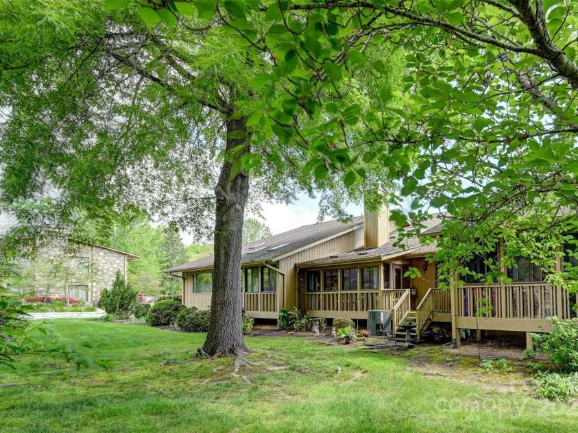 103 Red Oak Drive, Hendersonville, NC 28791.  MLS# CAR4250890, YatesRealty ID 11686. 